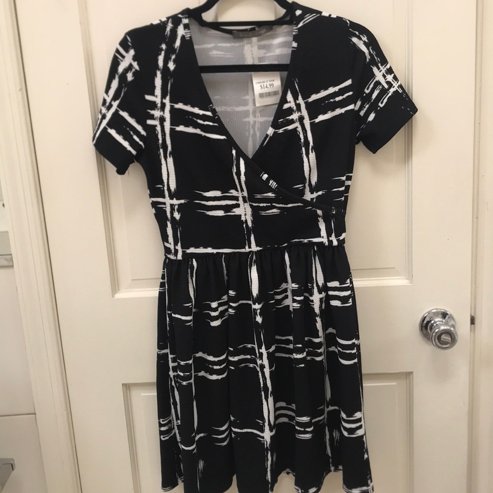 NWT black/ white patterned dress
